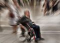 persona con discapacidad en silla de ruedas