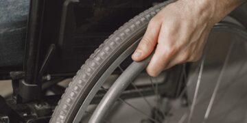Persona con discapacidad en silla de ruedas