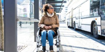 Persona con discapacidad que se beneficia de subsidio SMGT del IMSERSO