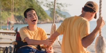 Persona con discapacidad disfruta en una playa de Mallorca