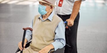 Persona con discapacidad disfrutando de un viaje del IMSERSO