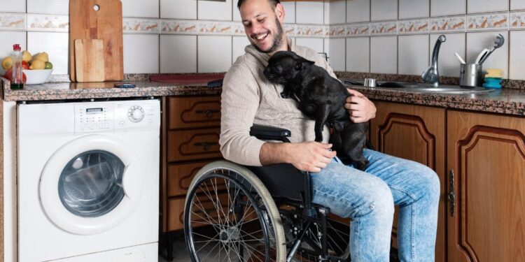 La Junta de Andalucía señala que las personas con discapacidad pueden aplicar un tipo de gravamen reducido del 3,5 %