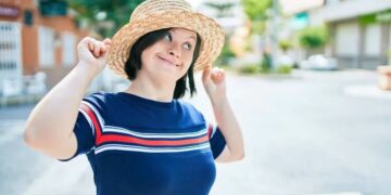 Persona con discapacidad durante un viaje del IMSERSO