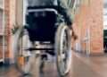 Persona con discapacidad en silla de ruedas