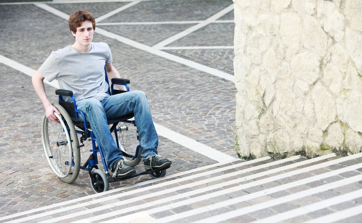 'La historia de Idoia', la campaña que visibiliza las barreras arquitectónicas en edificios de viviendas