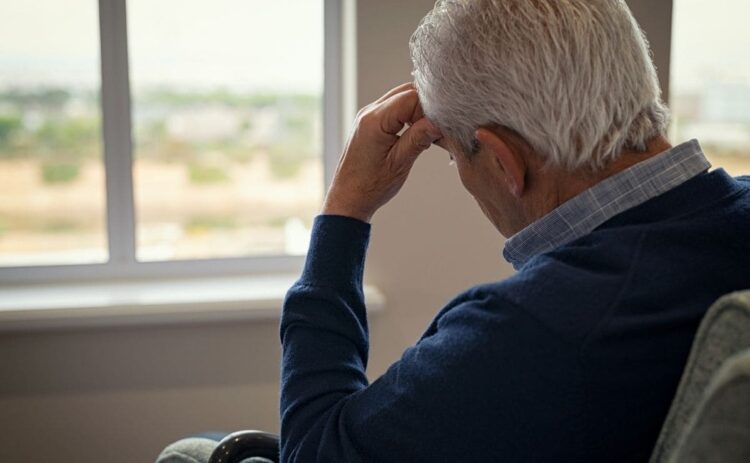 Persona mayor con Alzheimer