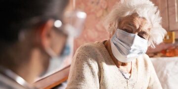 persona mayor covid-19 dependencia