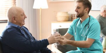 Para 2024 las prestaciones asociadas a la situación de dependencia van a aumentar su cuantía