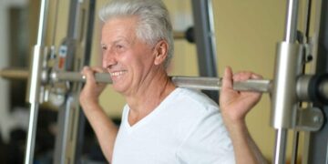 Expertos aseguran que realizar ejercicio físico es "la mejor medicina para las personas mayores"