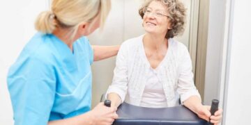 Persona mayor en un geriatrico