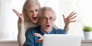 Personas mayores sorprendidas al ver los cambios que planea el IMSERSO en materia de Turismo