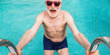 Persona mayor durante un viaje del Programa de Termalismo Social del IMSERSO