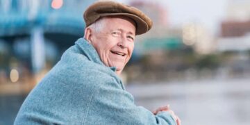 Persona mayor durante un viaje del programa de Turismo del IMSERSO