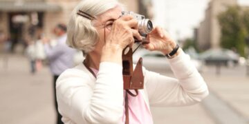 Persona Mayor durante un viaje del Programa de Turismo Social del IMSERSO