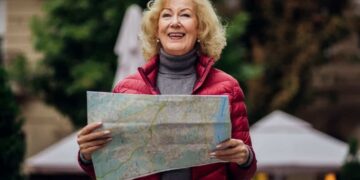 Persona mayor durante un viaje del IMSERSO