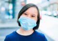persona con discapacidad intelectual y sindrome de Down mascarilla