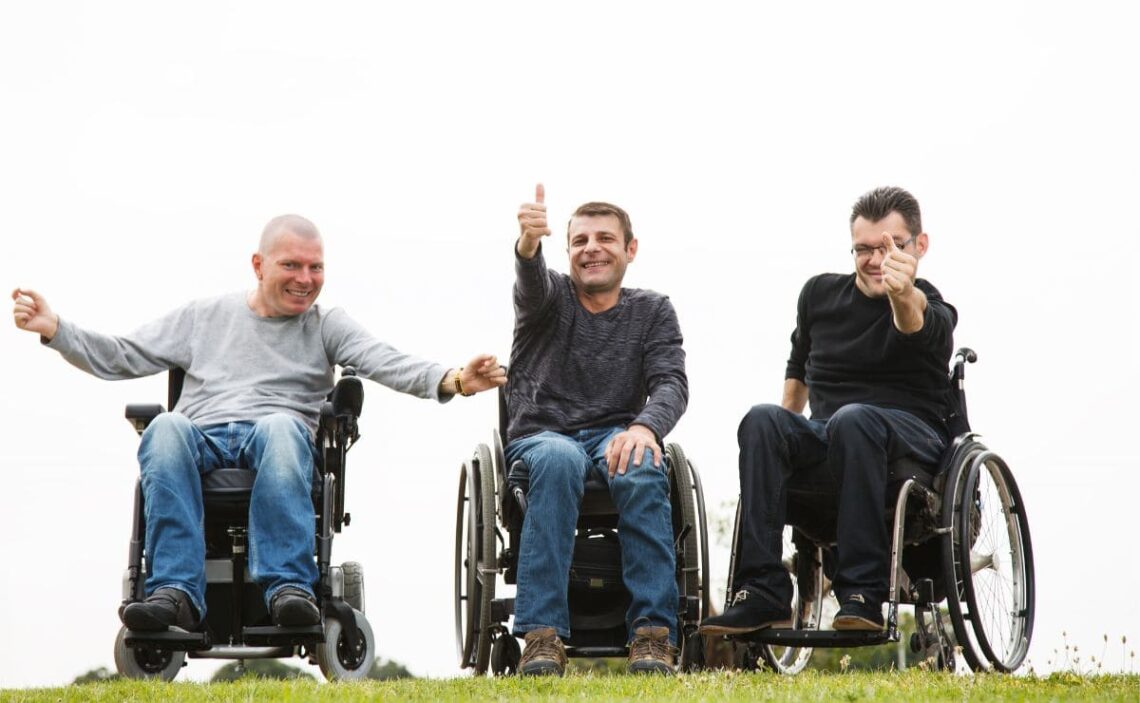 Personas con discapacidad en silla de ruedas