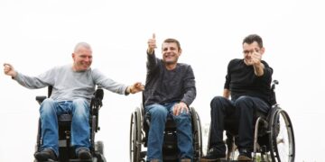 Personas con discapacidad en silla de ruedas
