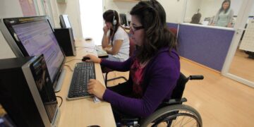 Persona con discapacidad trabajando
