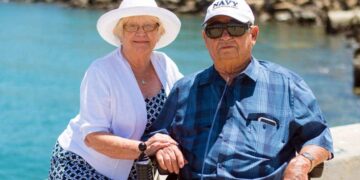 Personas mayores disfrutan de un viaje del IMSERSO, el conocido como turismo de las personas mayores
