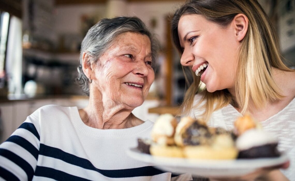 personas mayores anciana mujer mayor bienestar