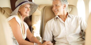 Personas mayores disfrutando de un viaje del IMSERSO