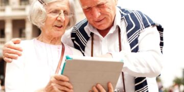 Personas mayores durante un viaje del IMSERSO