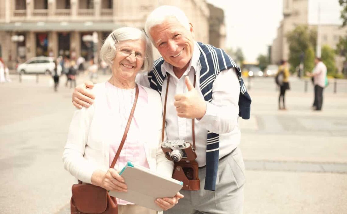 Personas mayores durante un viaje de turismo del Instituto de Mayores y Servicios Sociales, conocido como IMSERSO