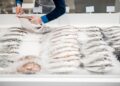 La OCU realiza un listado con los mejores supermercados para comprar pescado
