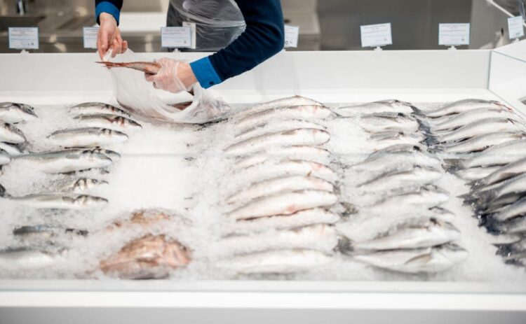 La OCU realiza un listado con los mejores supermercados para comprar pescado