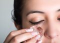 Peligros de usar hielo en la piel del rostro para prevenir el envejecimiento