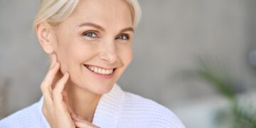 Cremas antiarrugas más recomendadas a los 50 para la piel