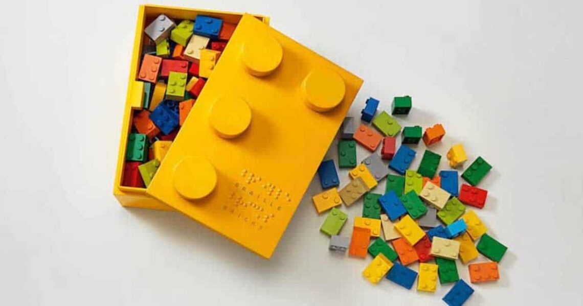 Piezas de Lego con braille