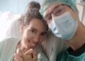 Pilar, paciente con leucemia, y Thomas, su marido