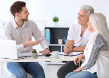 ¿Puedo pagar el plan de pensiones de otra persona? Esto es lo que dice CaixaBank