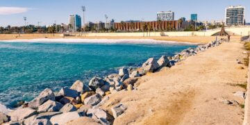 El sector de la discapacidad exige bañarse en las playas de Barcelona