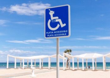 Arranca el servicio de baño adaptado en las playas de Valencia