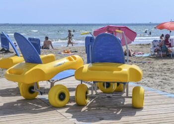 La Comunidad Valenciana va a contar con 87 puntos de playas accesibles para personas con discapacidad en 46 destinos costeros