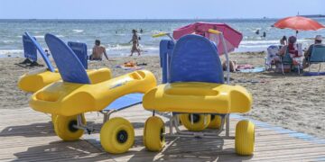 La Comunidad Valenciana va a contar con 87 puntos de playas accesibles para personas con discapacidad en 46 destinos costeros