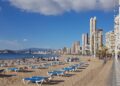 Playa situada en Benidorm, a donde Viajes El Corte Inglés ofrece un viaje a precio reducido