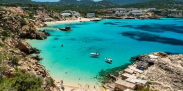 Viajes El Corte Inglés lanza una oferta de turismo para despedir el verano en Ibiza
