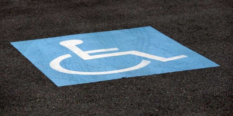 El Ayuntamiento de Madrid tendrá que asumir un gasto de más de 25.000.000 € por su mala gestión en la señalización de las plazas de aparcamiento para personas con movilidad reducida