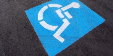 Plaza de aparcamiento reservada para personas con movilidad reducida