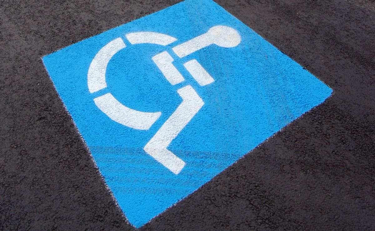 Plaza de aparcamiento para personas con movilidad reducida PMR
