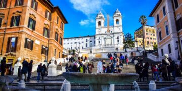 Plaza España, uno de los lugares que no te puedes perder en tu visita a Roma