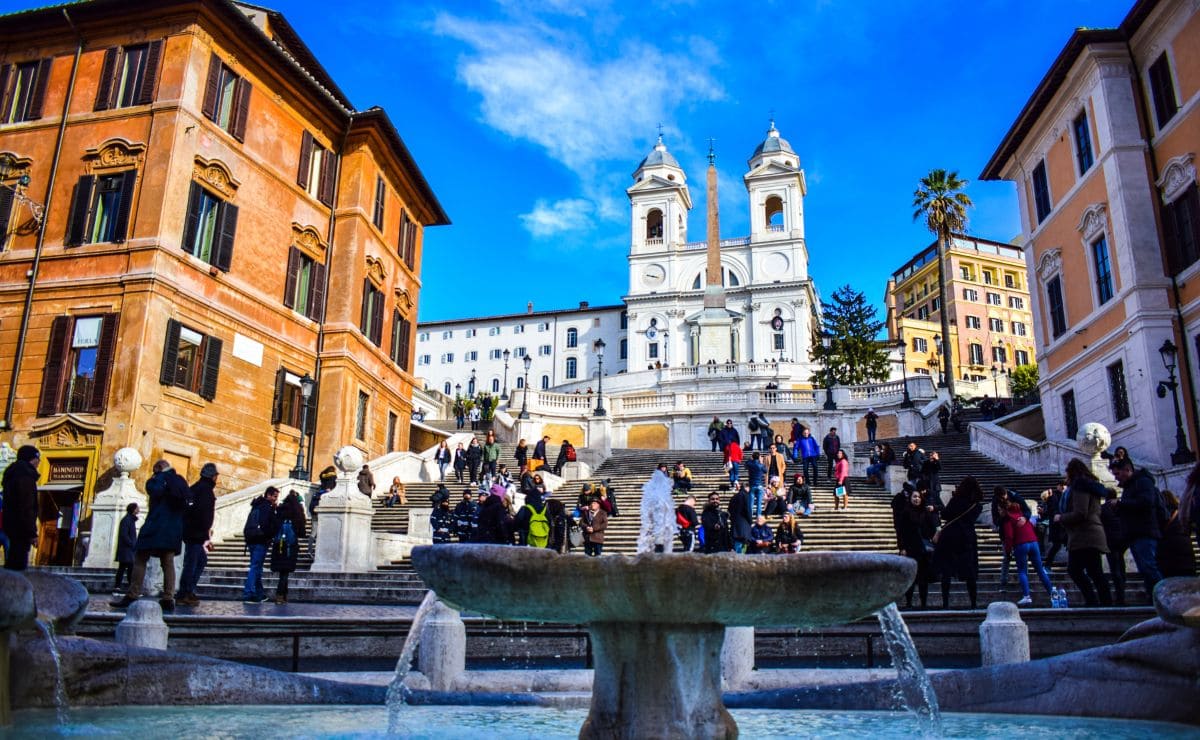 Plaza España, uno de los lugares que no te puedes perder en tu visita a Roma