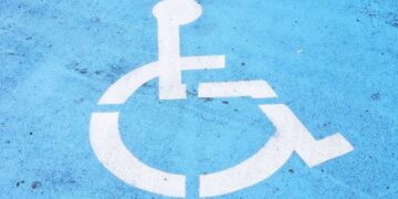 Plaza reservada para personas con movilidad reducida (PMR) discapacidad