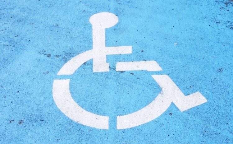 Plaza reservada para personas con movilidad reducida (PMR) discapacidad