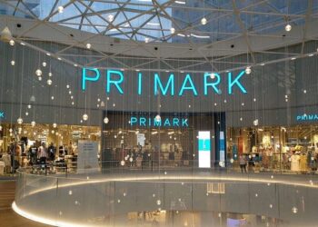 La falda estilo cargo con corte midi de Primark de la colección de primavera