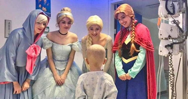 Las princesas Disney visitan el Hospital Materno Infantil de Málaga